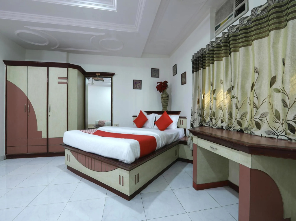 OYO Flagship 12049 Hotel Ravi Kiran Executive