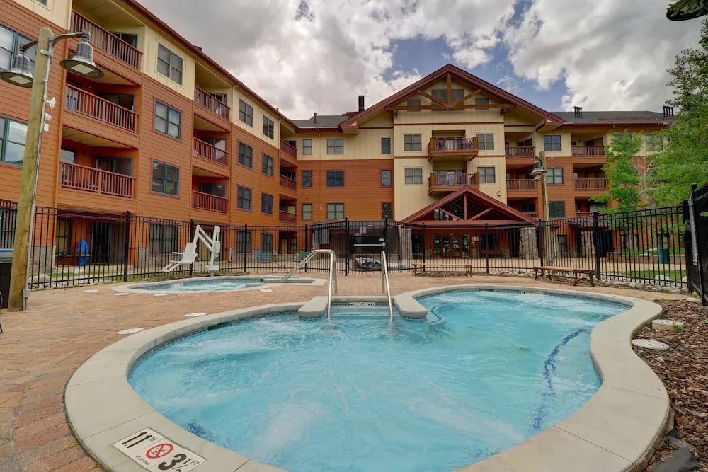 Newly Remodeled, Open Layout, with Incredible Views - CS302 by RedAwning