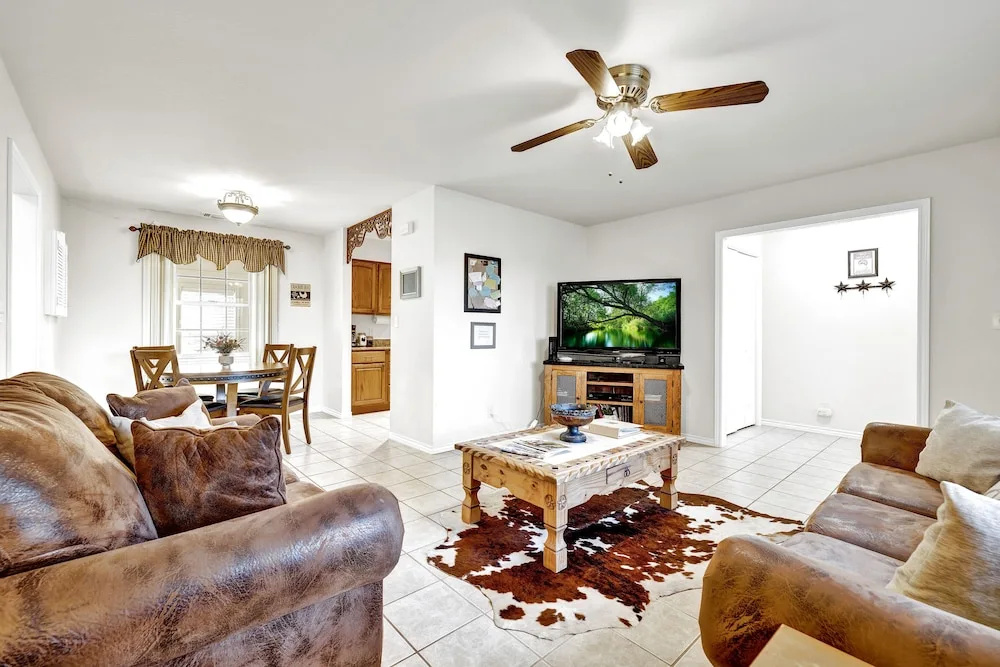 Rustic Charm - 1 mi to Downtown - Grill and Firepit