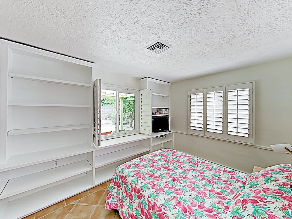 New Listing! Movie Colony Oasis W/ Pool & Spa 3 Bedroom Home