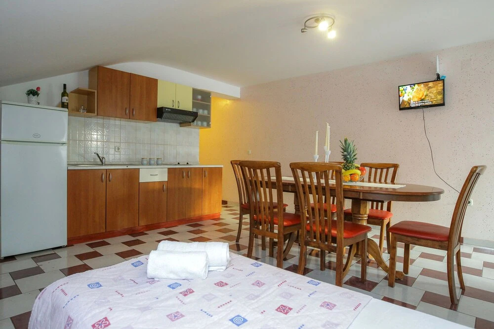 Lucky Luke Pool Apartments