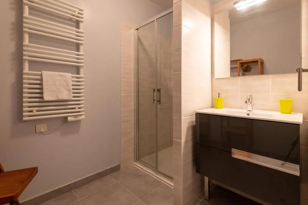Apartment with balcony near downtown