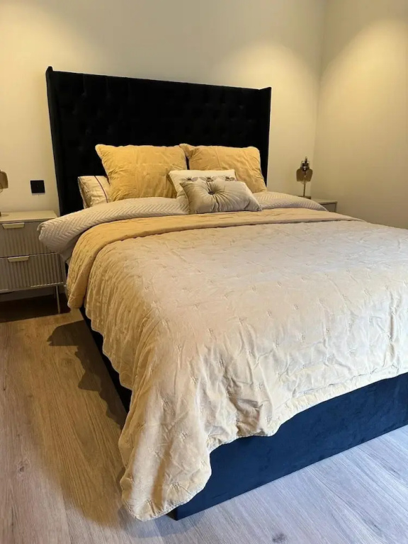 Beehive Suite - City Chic London Apartment