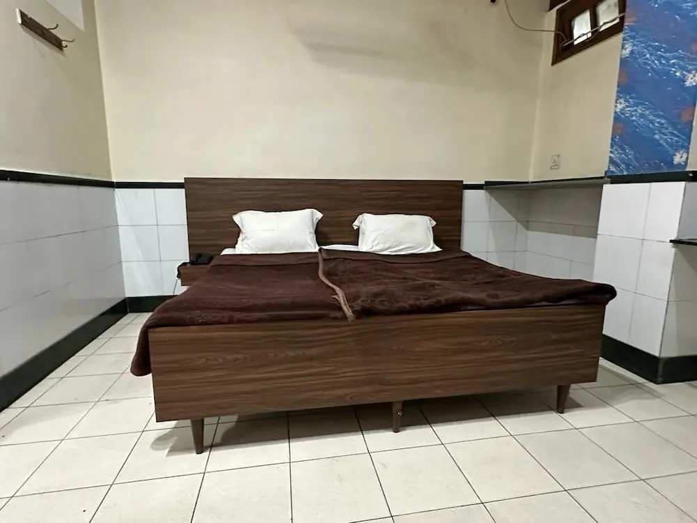 New Royal Hotel Just Near Old Delhi Railway Station And Chandni Chowk