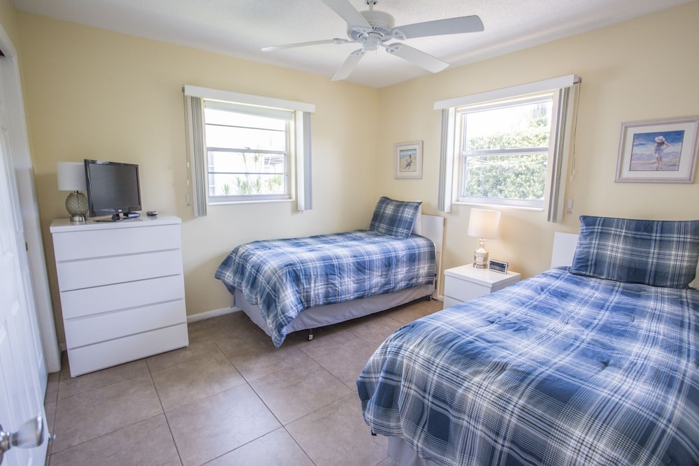 Aloha Kai - Unit 6 2 Bedrooms 1 Bathroom Apts