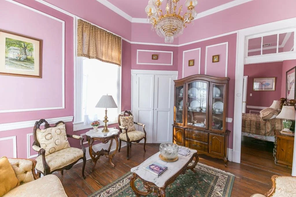 Mag's 940 Guest House