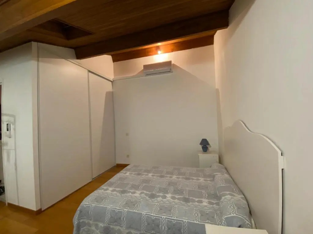 Corte Apparemment T3 en résidence privé