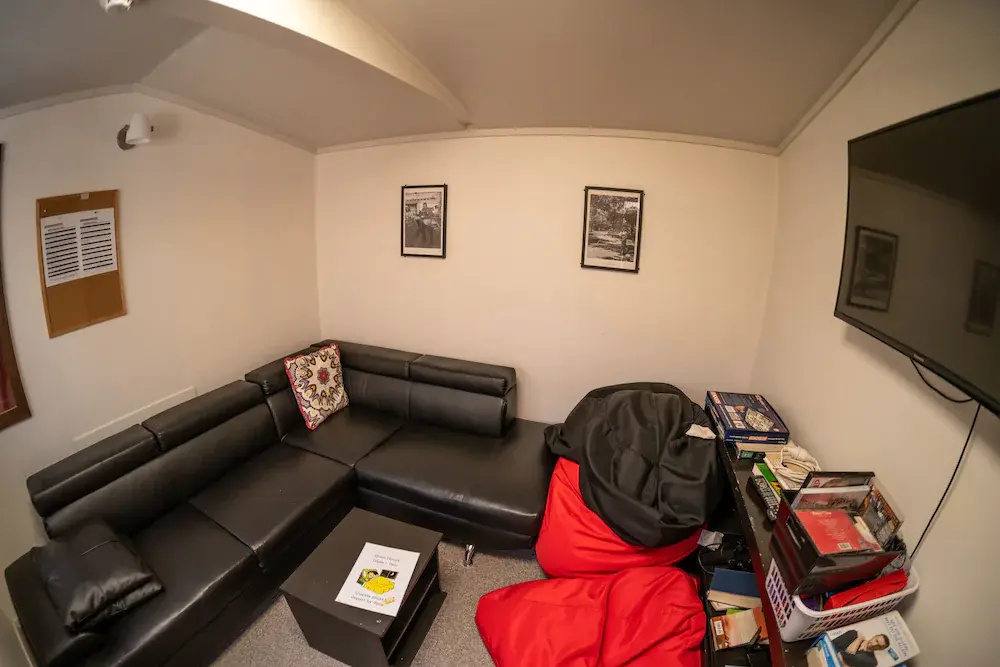 The Red Monkey Travellers' Lodge - Hostel