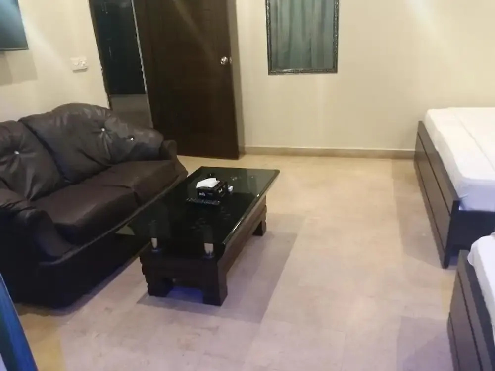 Hotel Elegant Near Karachi Expo Center and Agha Khan