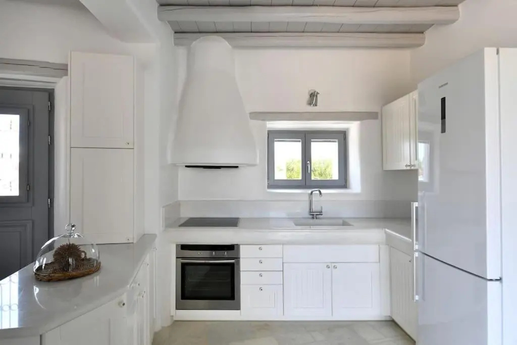 SUNRAY Paros Beach front 2 bedroom house next to kite sports