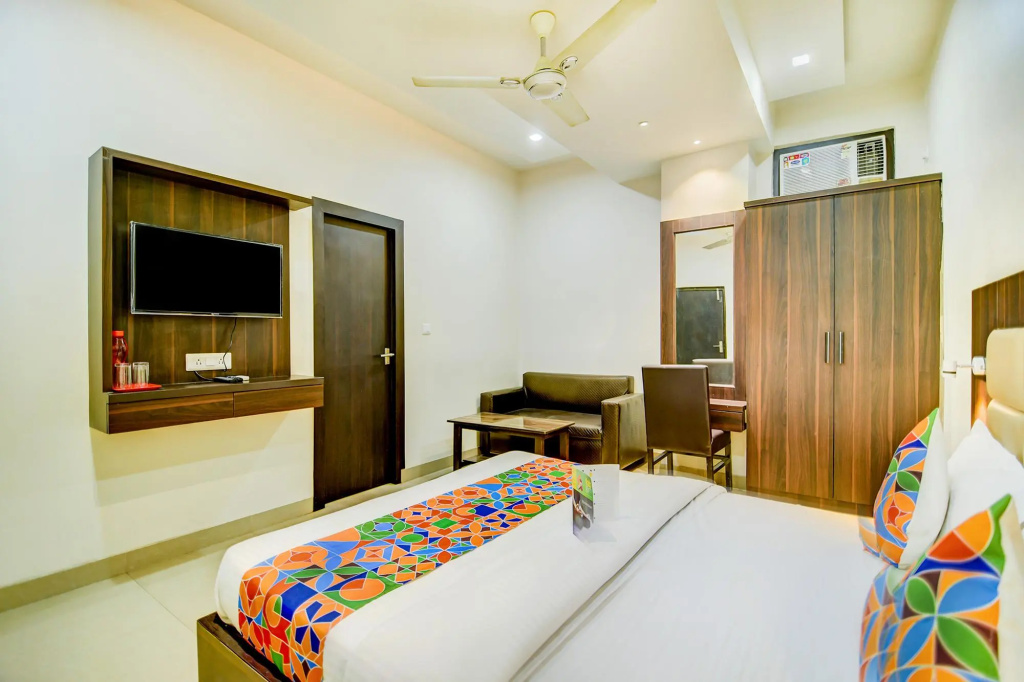FabHotel Solitaire Inn