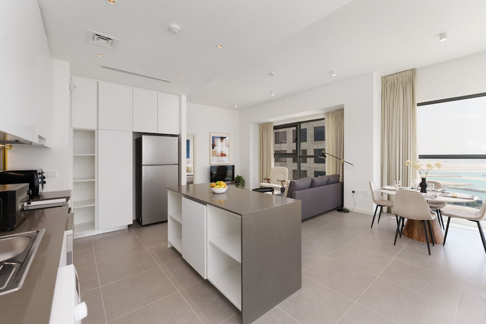 Maison Privee - Modern & Panoramic Sea View Apt on Al Reem Island