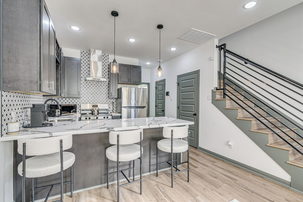 Sleek, Convenient New-build 8 Mi to Dtwn Houston