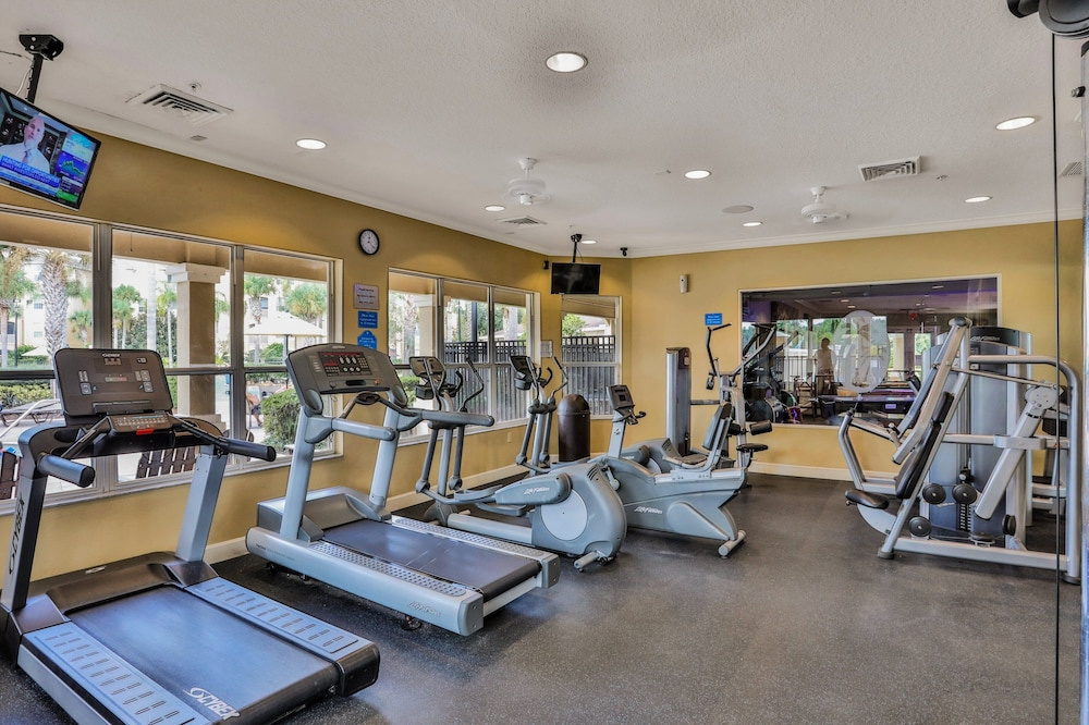 Friendly Condo With Pool and hot tub Access, Wifi, Central AC, and Private W/D