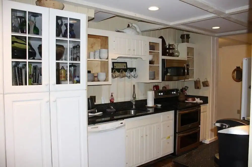 Unique Barn-style 3 Br Private 3 Bedroom Home