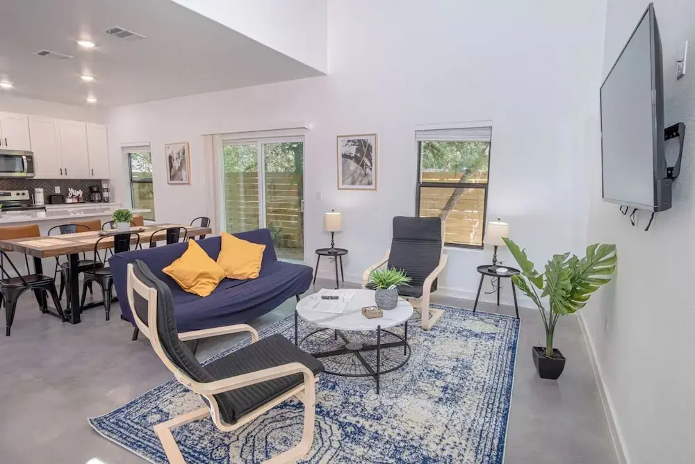 Gorgeous 3 BR 2 BA Near Amazing Downtown