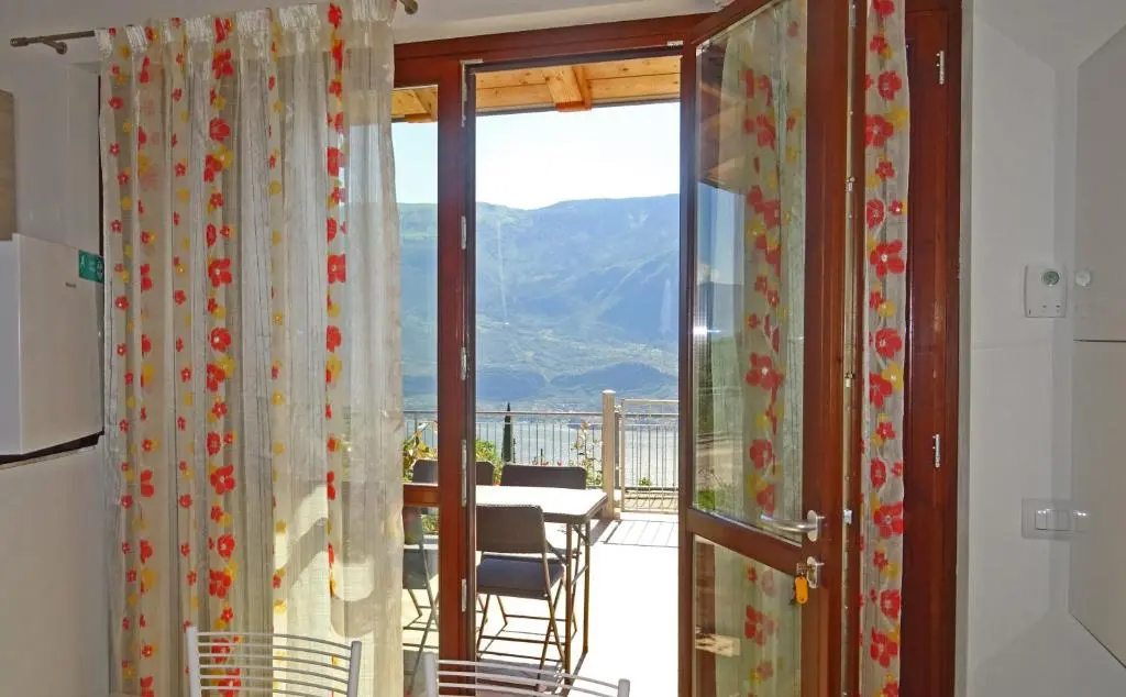La Quiete 29 Lake view Apartment by Gardadomusmea