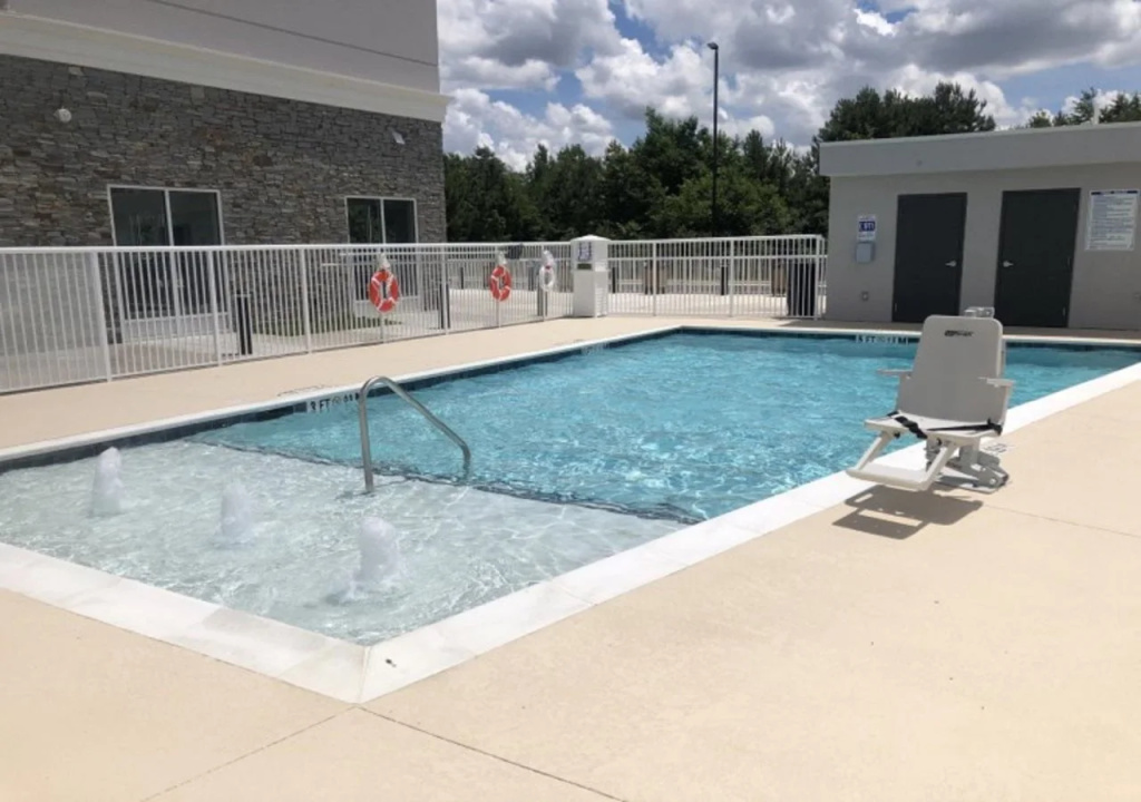 Holiday Inn & Suites - Fayetteville W-Fort Bragg Area by IHG