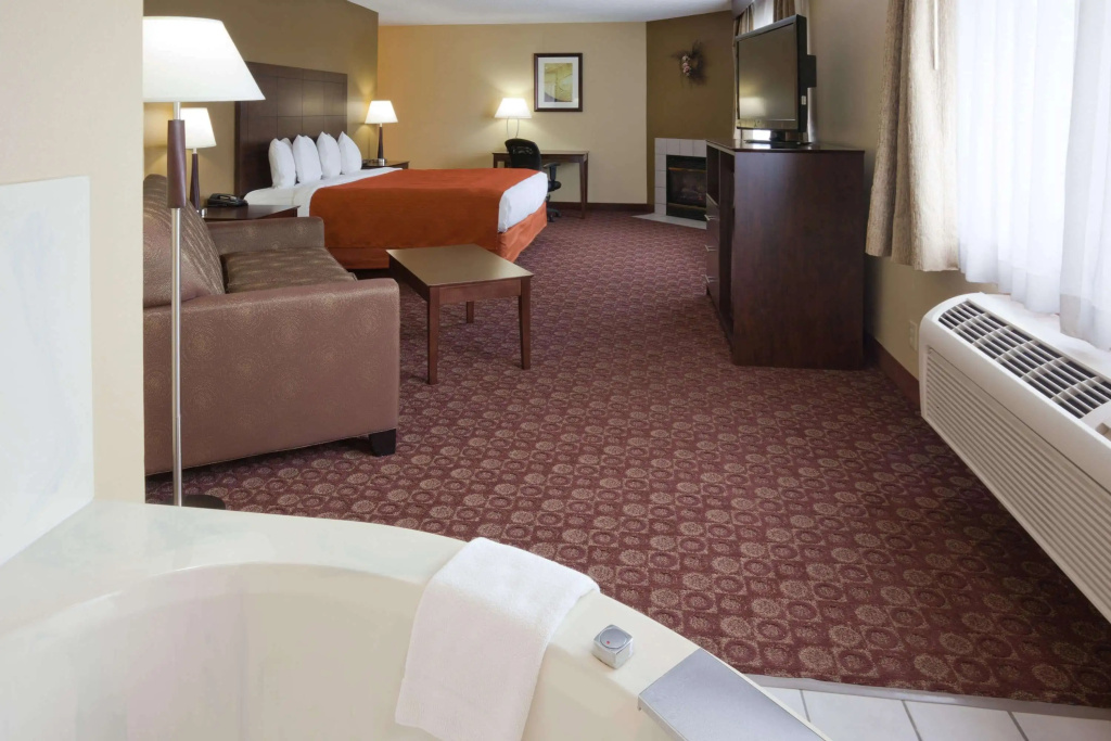 AmericInn by Wyndham Blue Earth