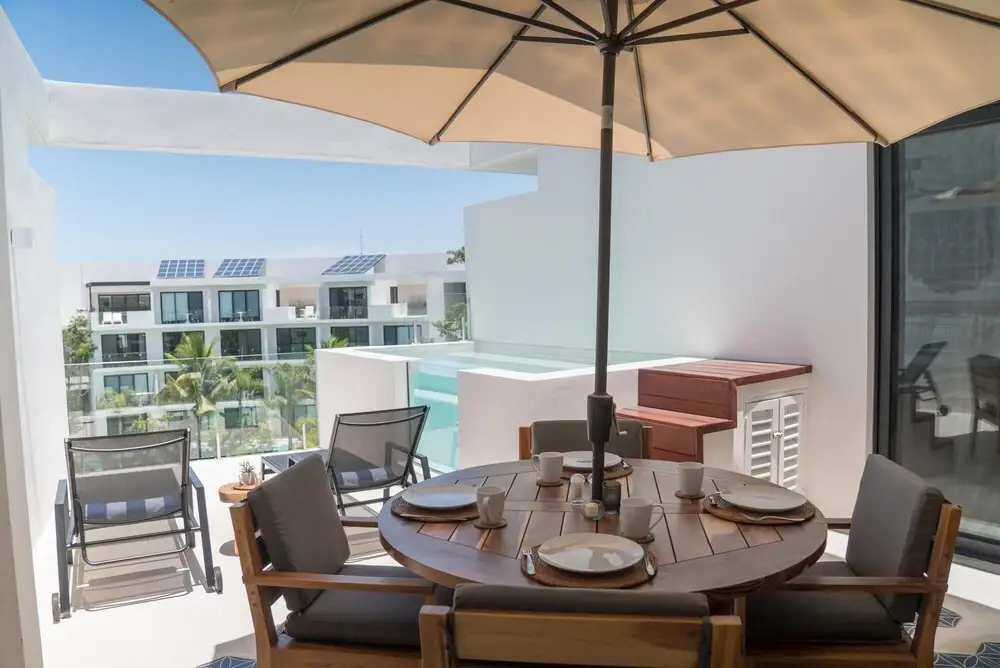 Stunning PH Studio w Private Plunge Pool Terrace and Balcony Wifi