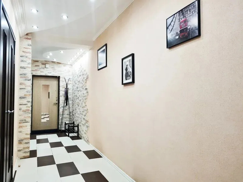 Apartaments Novosibirska, st. Kirova, 27/3-2 Floor