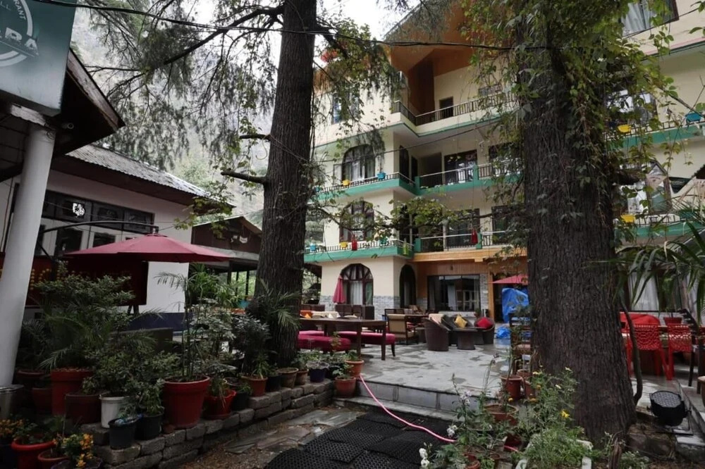 The Rainbow Inn and Cafe