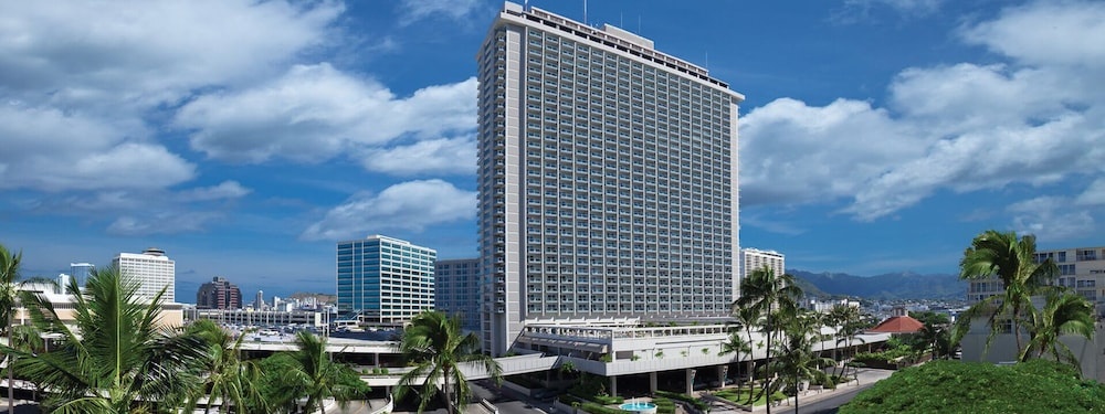 Stunning Ala Moana 2501