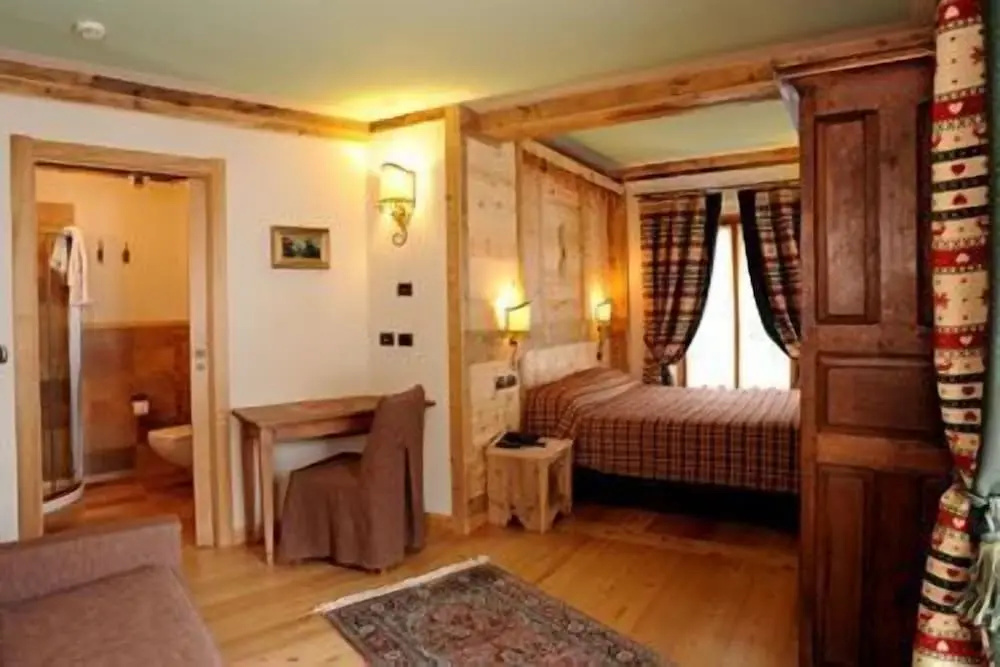 Laghetto Alpine Hotel & Restaurant