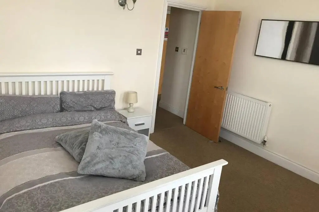 Luxury 2 Beds Apartment By The Sea
