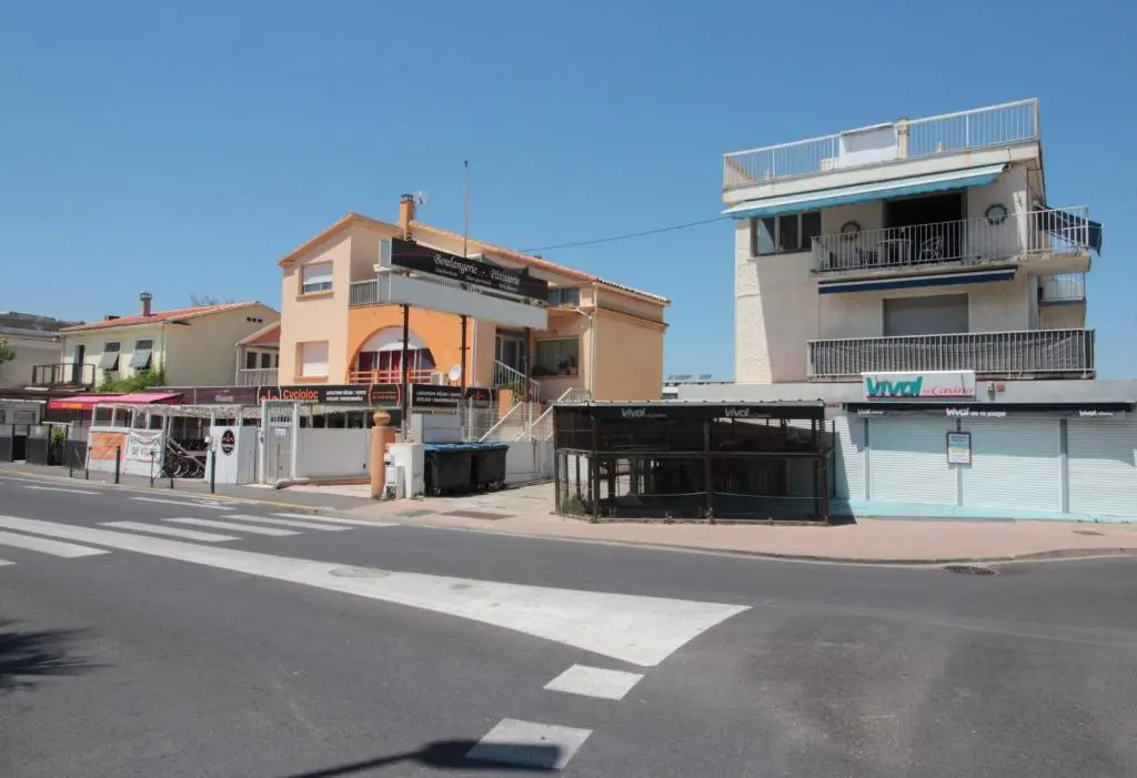 Studio climatisé tout confort à 2 pas de la mer avec parking privé