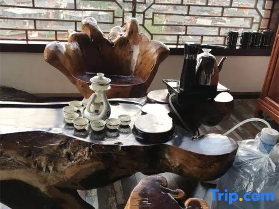Xijiang Qianhu Miao Village Yunjian Mid-Mountain Guest House (Observation Deck Store)