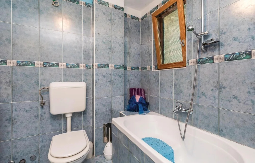 1 Bedroom Pet Friendly Home In Lovran