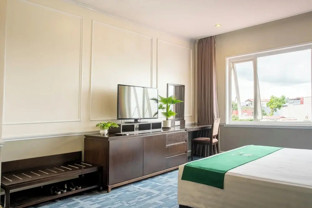 MAY PLAZA HOTEL