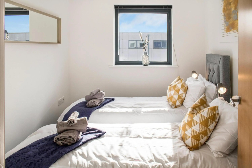 Contractor Apartment & Private Parking & Central Stevenage by Comfy Workers