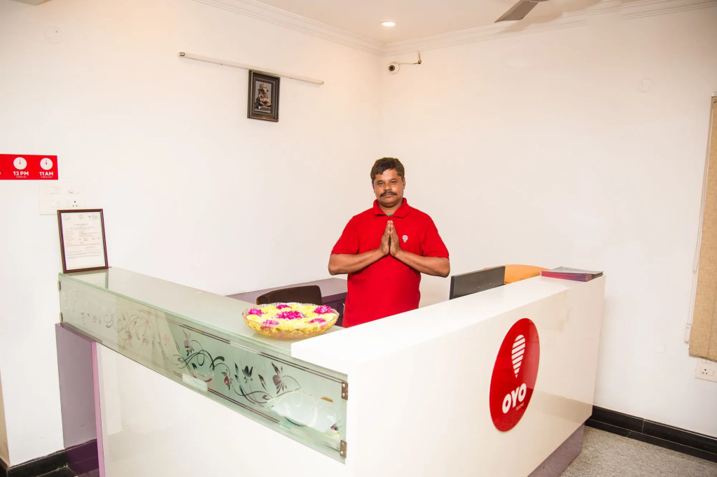 OYO 9804 Hotel SR Residency