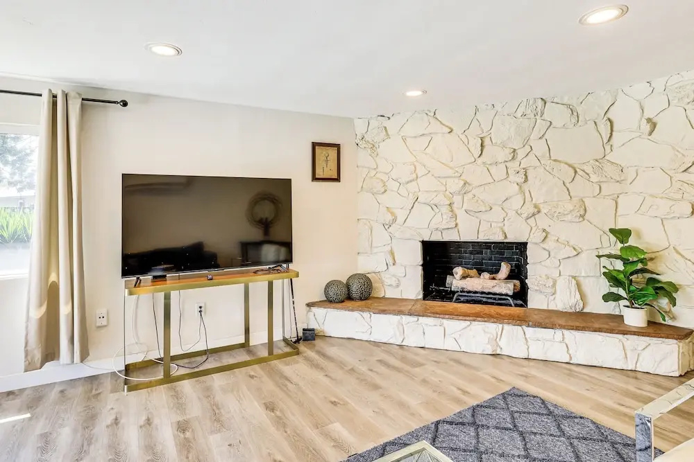 Modern Gem w/ Outdoor Oasis: 5 Mi to Lake Jennings