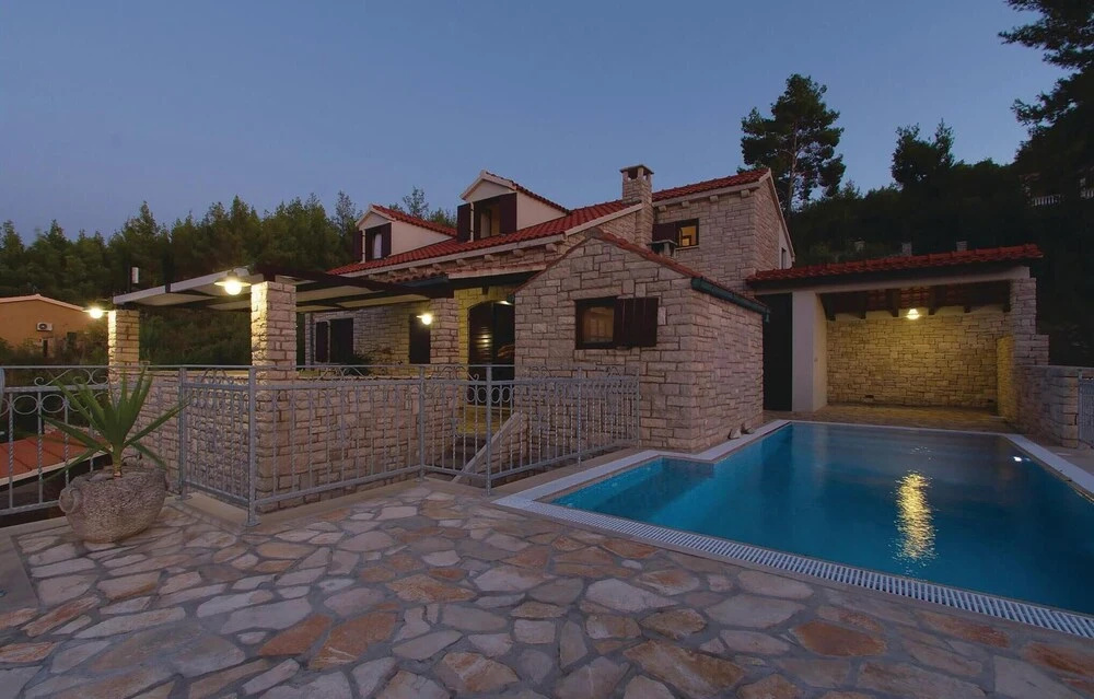 Gorgeous Home In Prigradica With Wifi