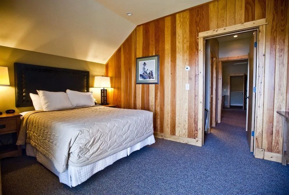 Gallatin River Lodge