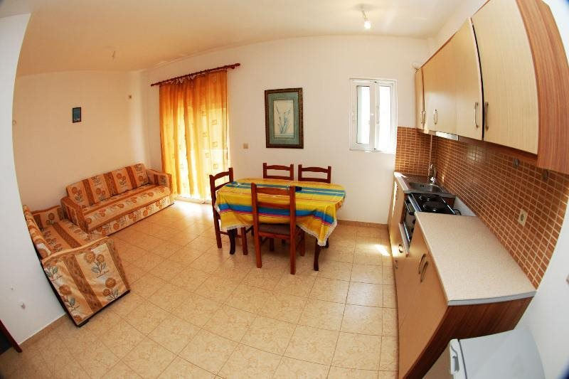 Hotel Eleana & Apartments