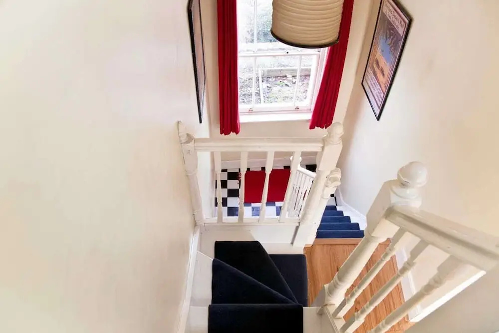 Spacious, Charming 3bd W/Balcony in Kennington