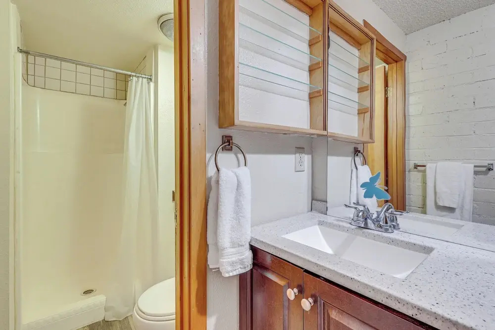 Walk to Bass Lake: 2 Cozy Studios w/ Deck