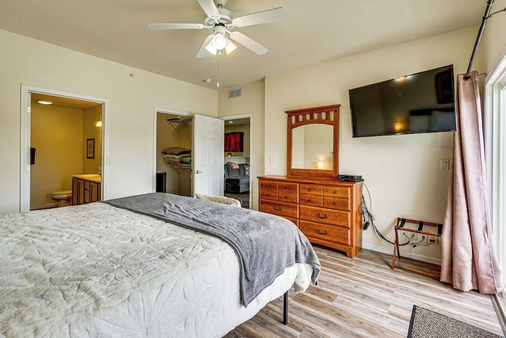 Lakefront Osage Beach Condo: Dock Your Boat Here!