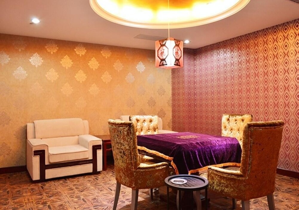 Shanghai Hongqiao Airport & Muyi H Hotel