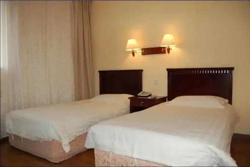 Shanghai Lakeside Holiday Inn Hotel