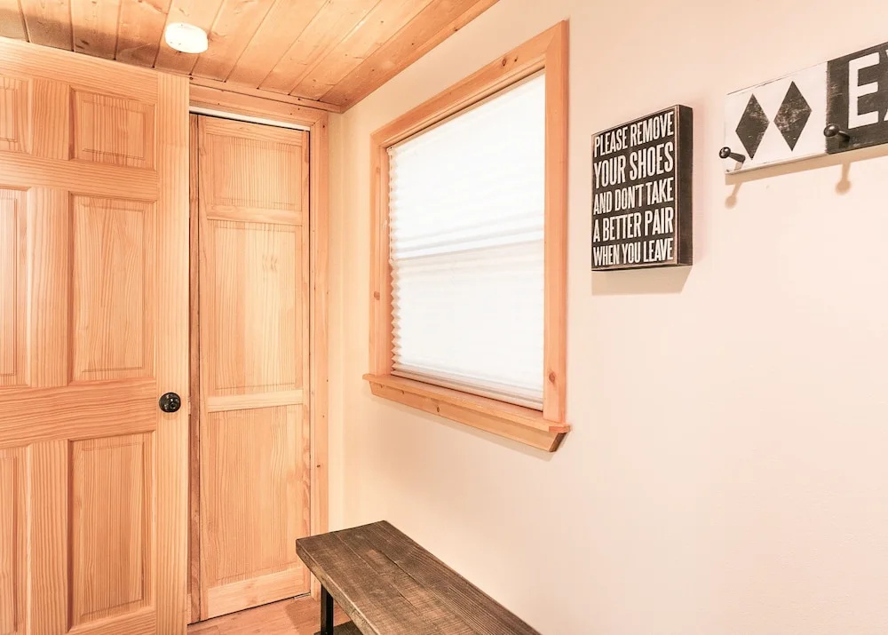 Tivoli Chalet Apartment 3 NW Comfy Cabins