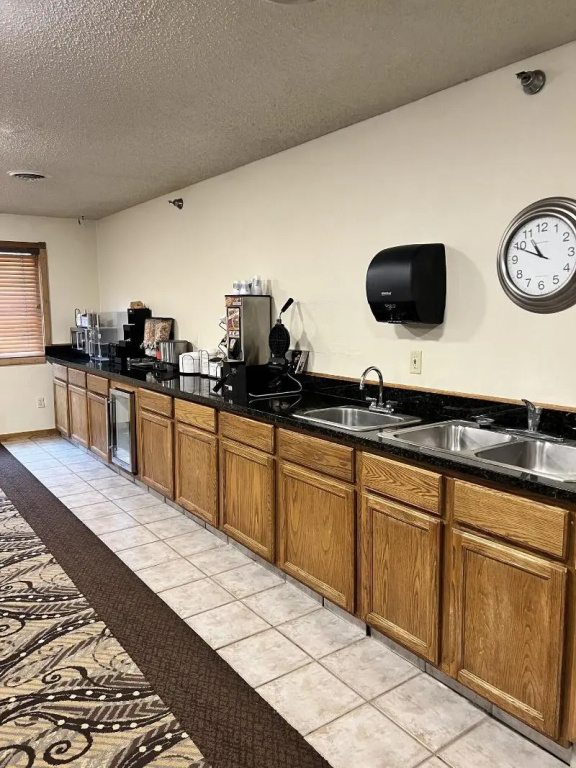 Serena Inn & Suites