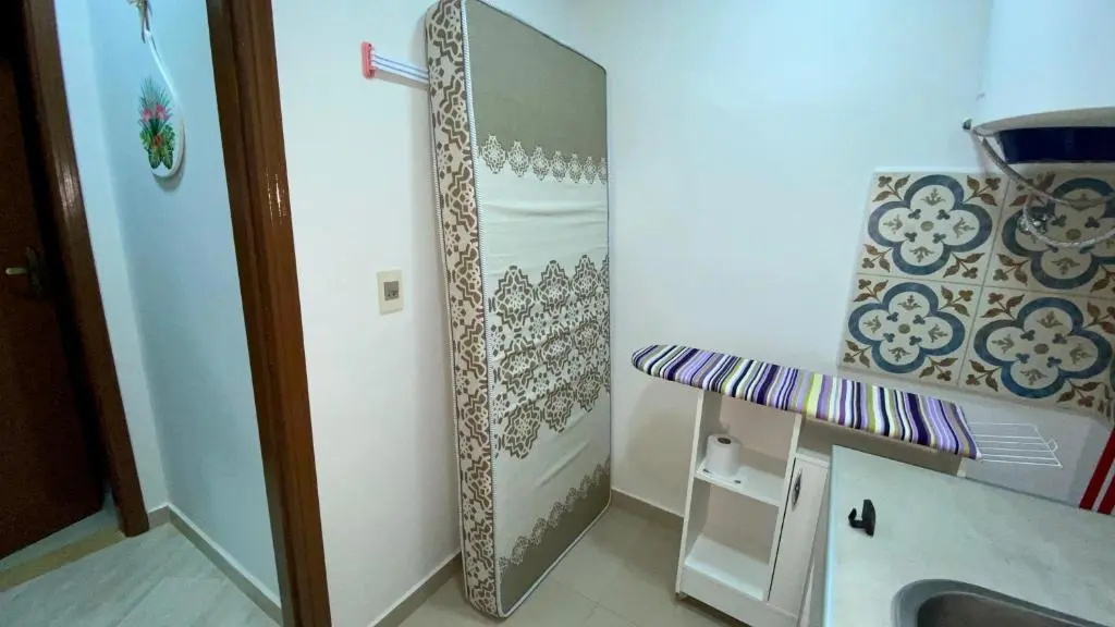 Agradable dormitorio en suite con estacionamiento privado