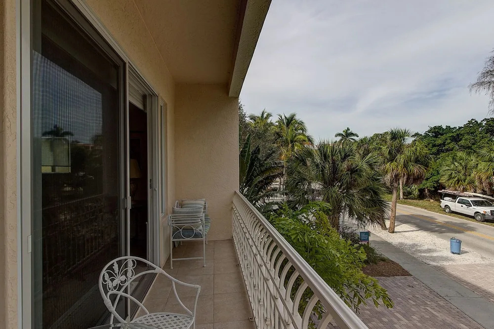 534 Avanti Villa on Grand Canal 4 Bedrooms 3 Bathrooms Townhouse