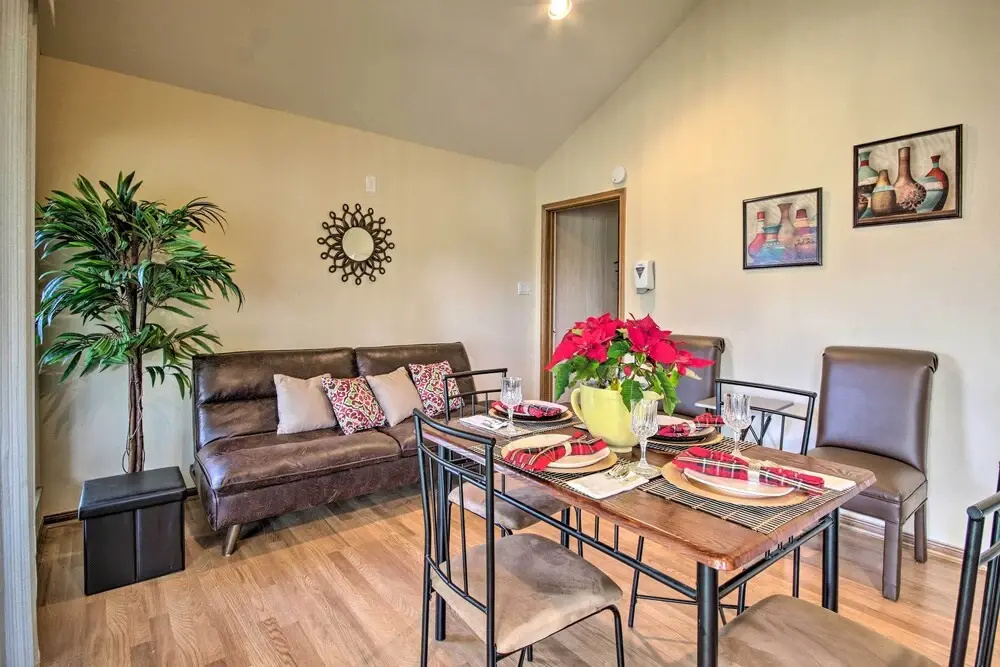 Quiet Rental w/ Balcony: 14 Mi to Downtown Houston