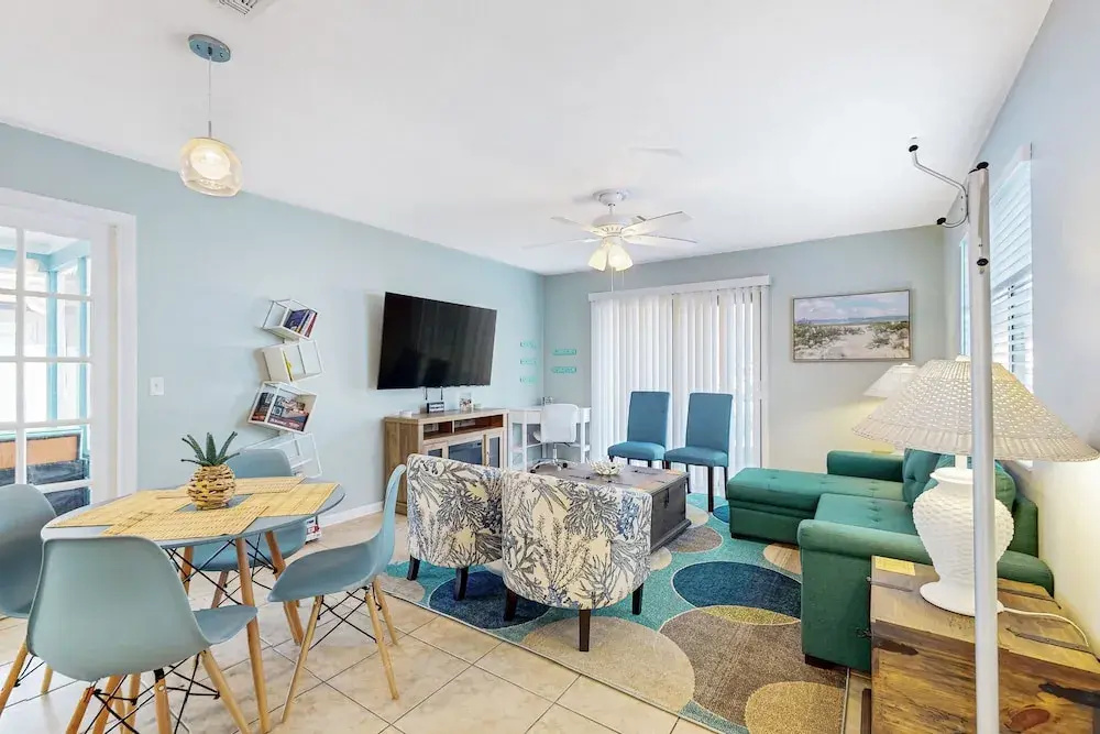 Centrally Located Dog-friendly Home With Beach Gear & Patio - Snowbird-friendly
